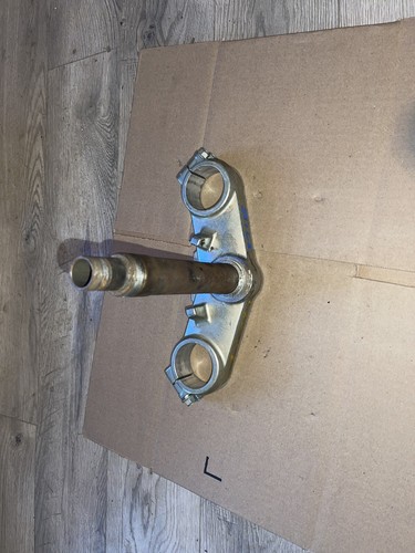 93 94 95 KAWASAKI NINJA ZX7 ZX750L OEM BOTTOM CLAMP LOWER