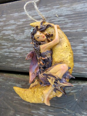 FAIRY SITTING IN MOON ANTHONY FISHER MIDDLE EARTH whimsical village faeries