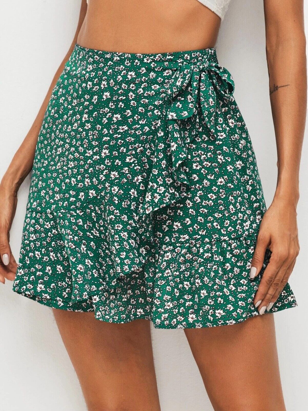 SHEIN Tie Side Mini Wrap Skirt XS Green Ditsy Floral Print SHEIN Tie Side Mini Wrap Skirt XS Green Ditsy Floral Print