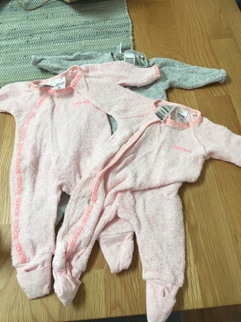tiny baby clothes 00000