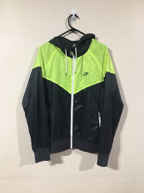 nike ghost windrunner