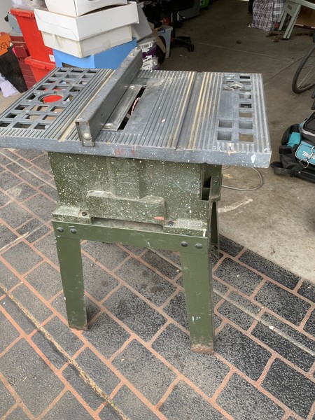 Makita 2708 Table Saw With Original Stand Power Tools