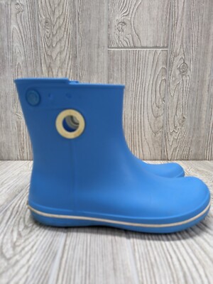 Crocs Jaunt Shorty Boots Women 7 Blue White Trim Pull on Ankle Waterproof 