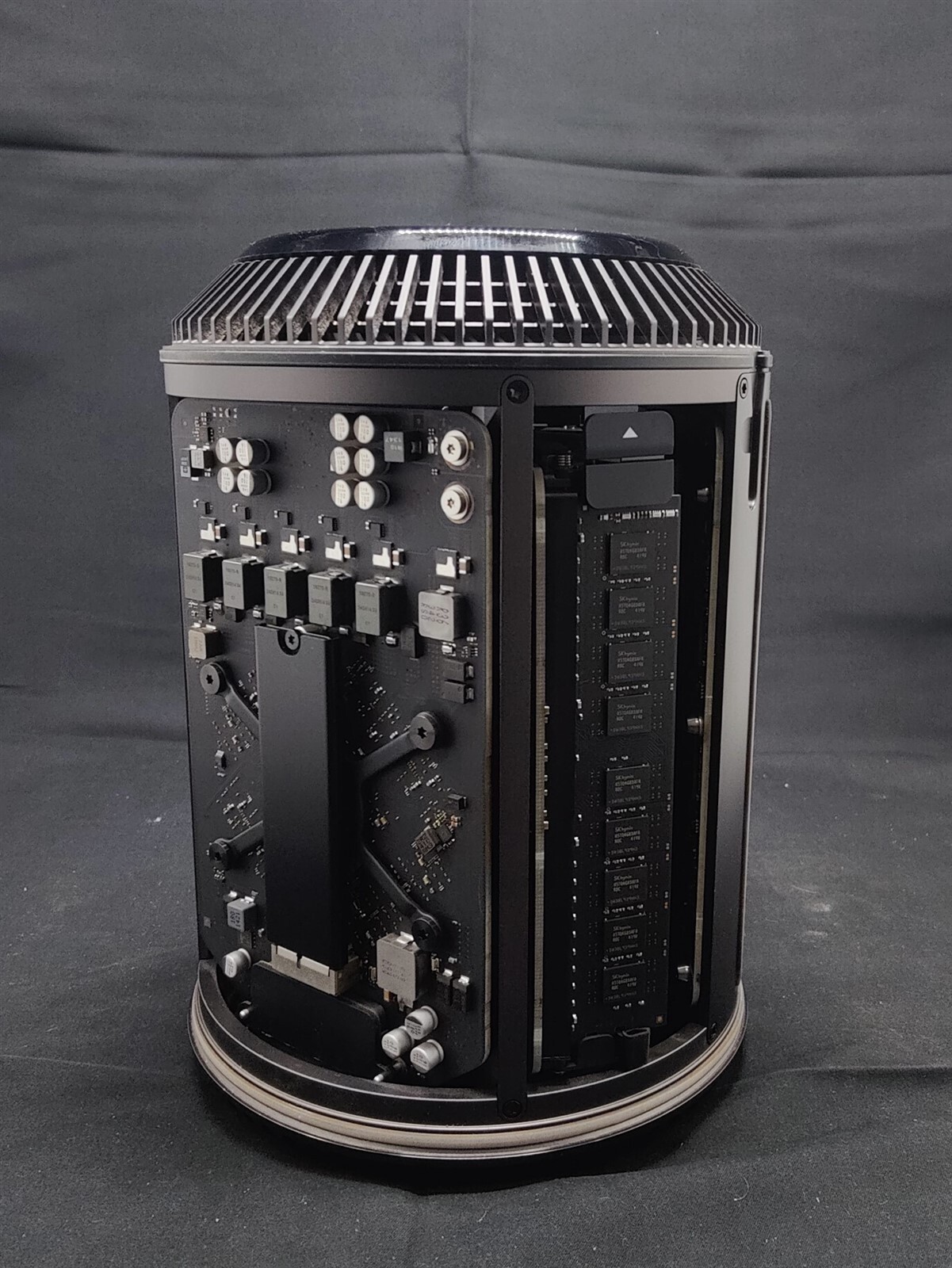 Apple Mac Pro MQGG2LL/A 8 Core 3.0 Xeon E5-1680v2 16GB 256SSD AMD DUAL GRAPHICS