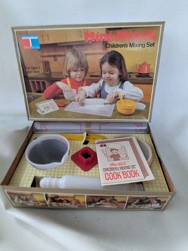 1979 Tupperware Mini Mix It Set Baking Children Toys