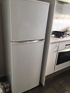 200 ltr fridge wattage