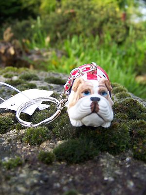 UKF39A  PORTE  CLE  BOULEDOGUE CHIEN  ANGLAIS  TENDANCE LONDRES  HARLEY CHOPPEUR