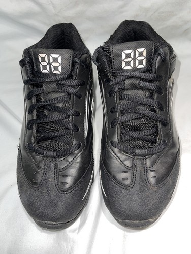 Easton Boys Size 5.5 Baseball Cleats 