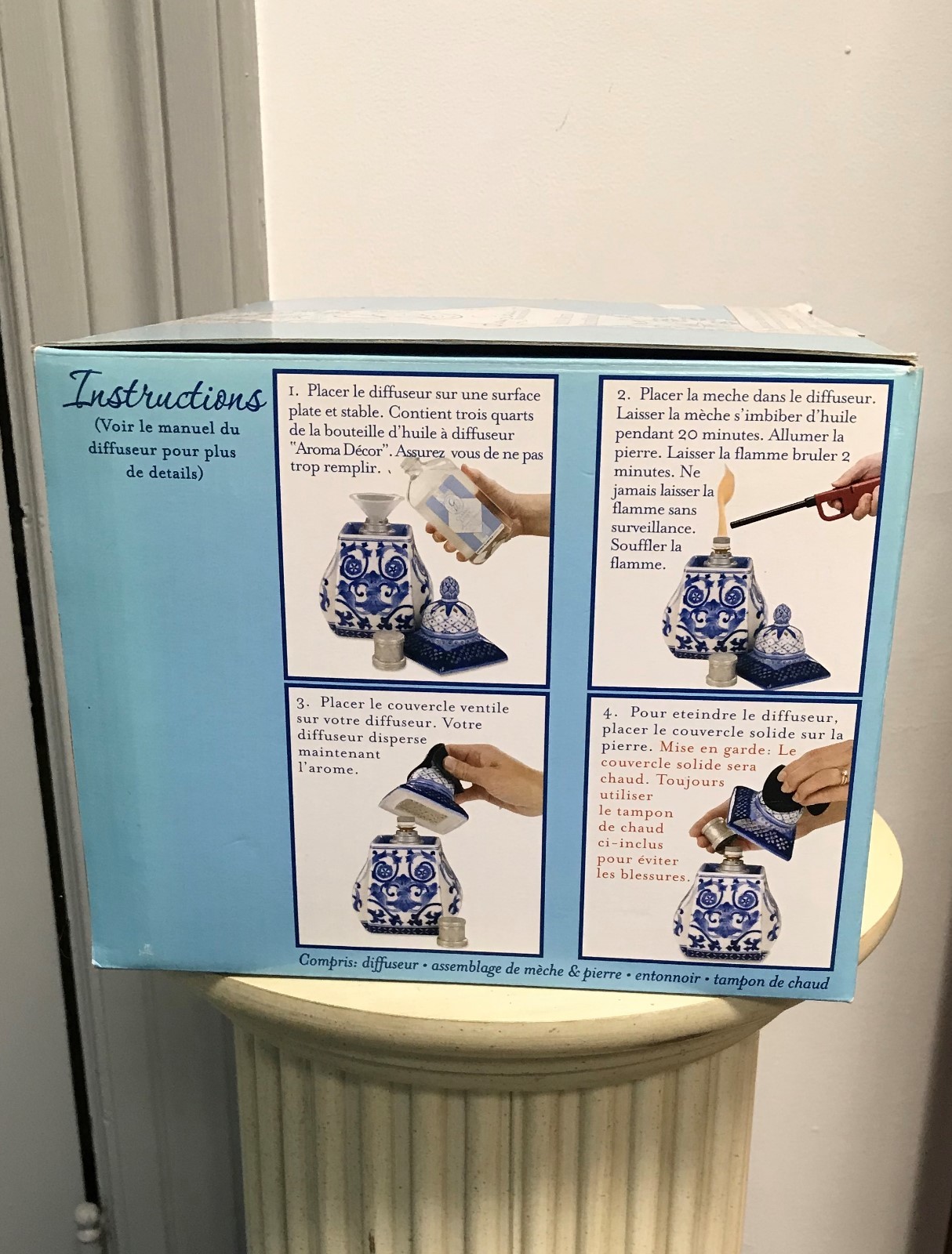 Greenleaf Aroma Decor frangrance diffuser; blue and white porcelain