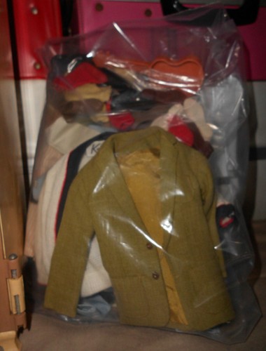 VINTAGE BARBIE SUSY GOOSE KEN DOLL BROWN WARDROBE ARMOIRE CLOSET w/ CLOTHING