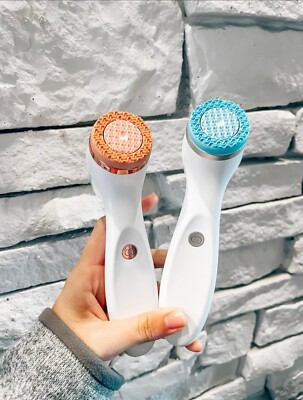 Brand New- Nu Skin Ageloc LumiSpa iO w/Cleanser. Blue Or Rose Gold . Free Ship!