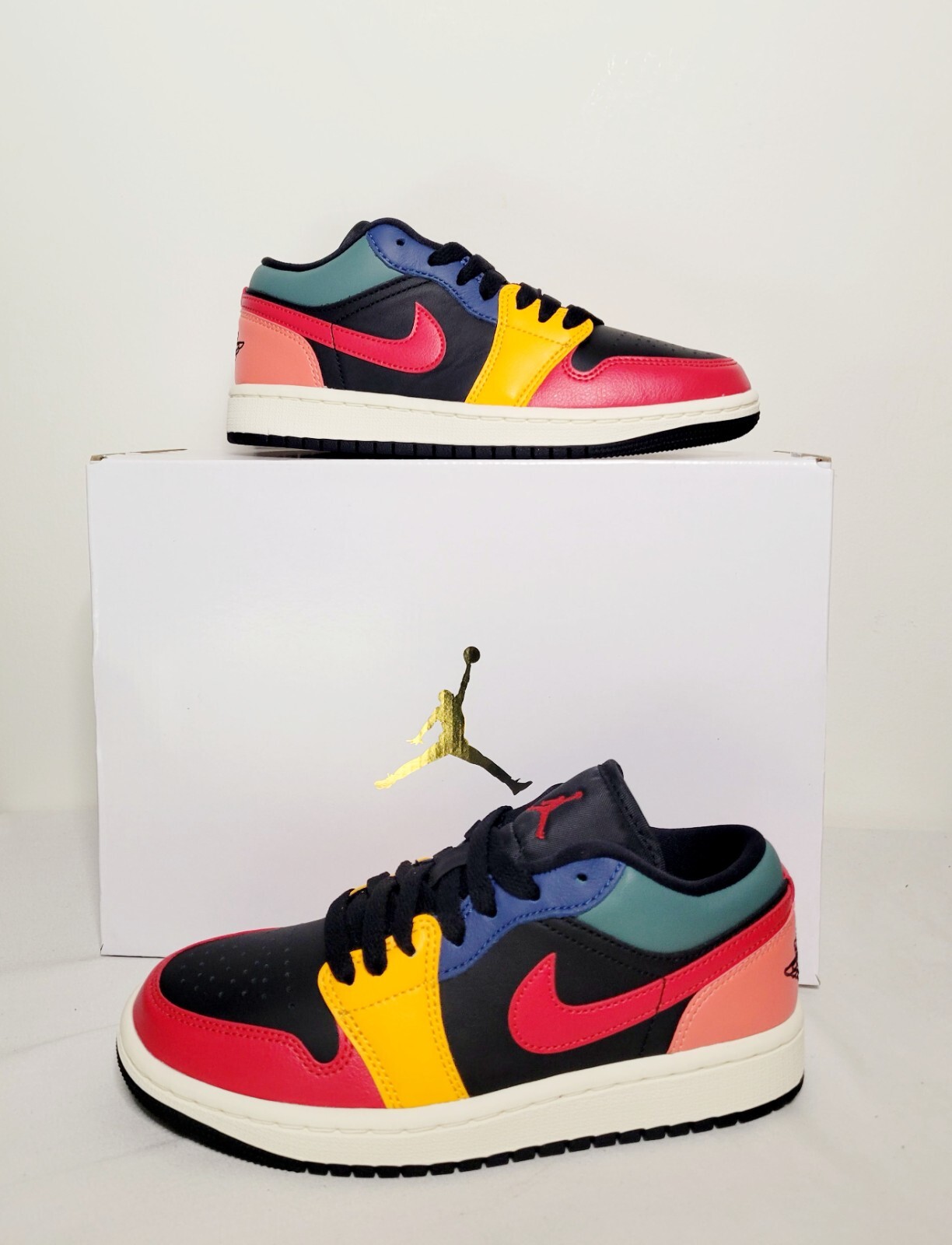 Jordan 1 Low SE/ Women's/Size 5 