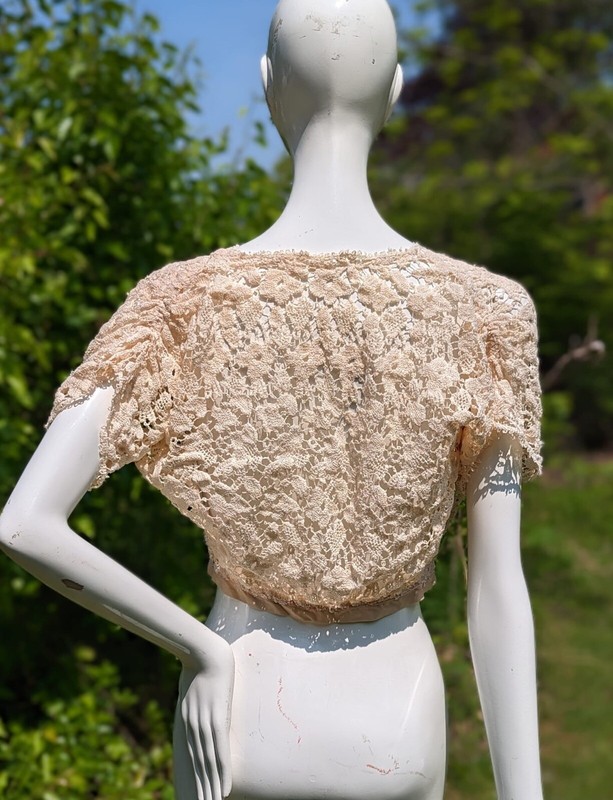 BEAUTIFUL AND PRISTINE EDWARDIAN IVORY HAND CROCHET LACE BLOUSE