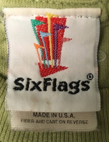 Vintage Six Flags T-Shirt Bugs Bunny Tazmanian Devil Daffy Tweety c 1999 S 90s