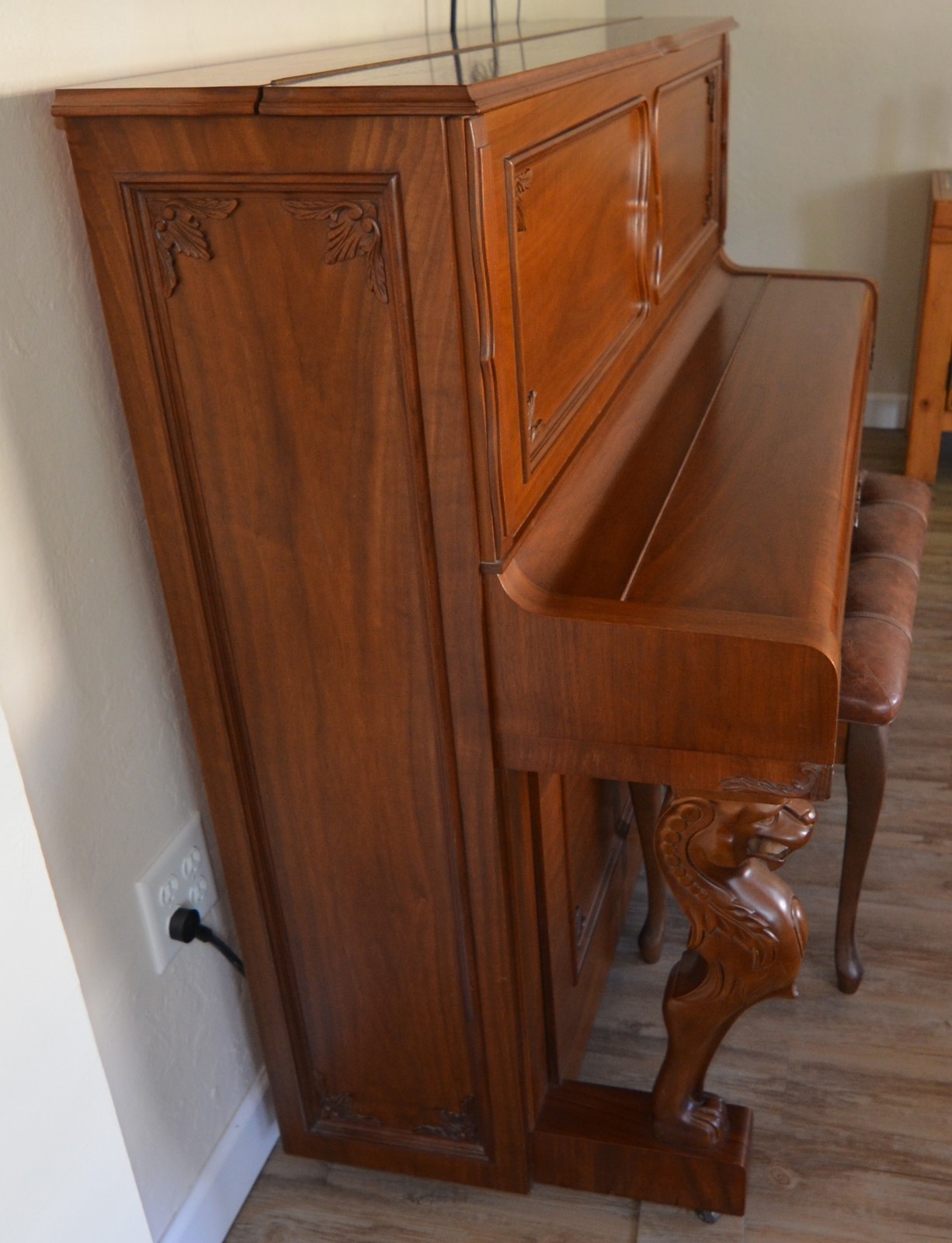 LIMITED EDITION SAMICK PIANO