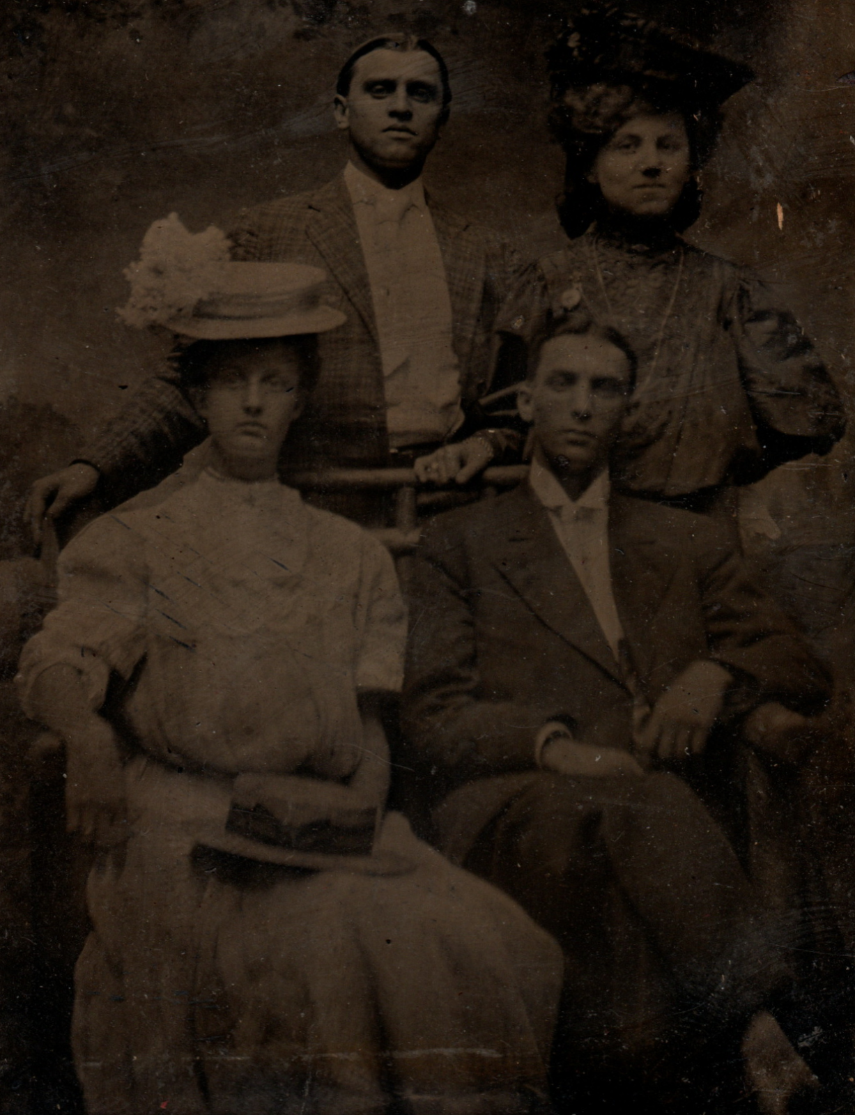 CIRCA 1850s TINTYPE FORMAL GROUP PHOTO 2 COUPLES IN SUITS AND DRESSES — additional view