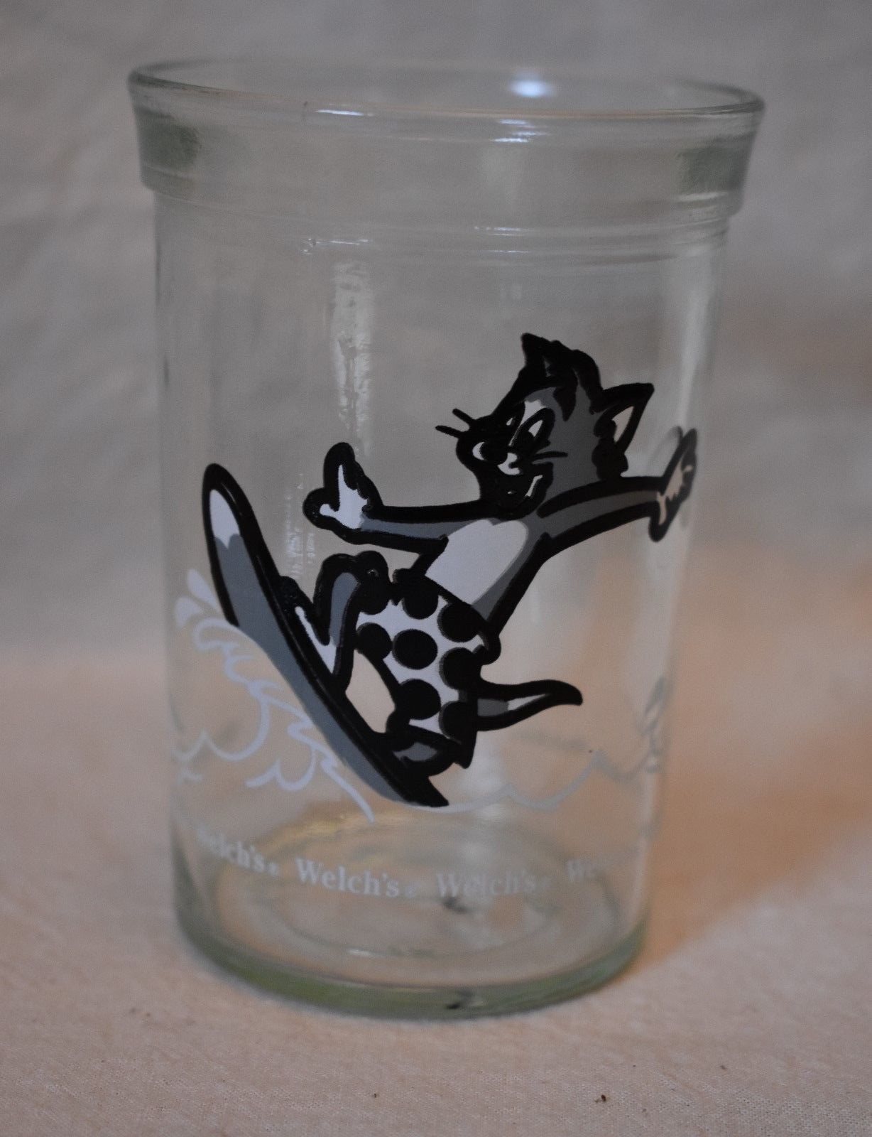 Tom and Jerry Juice Glass Welch's Jelly 1990 Tom Surfing 4 in tall Turner Ent