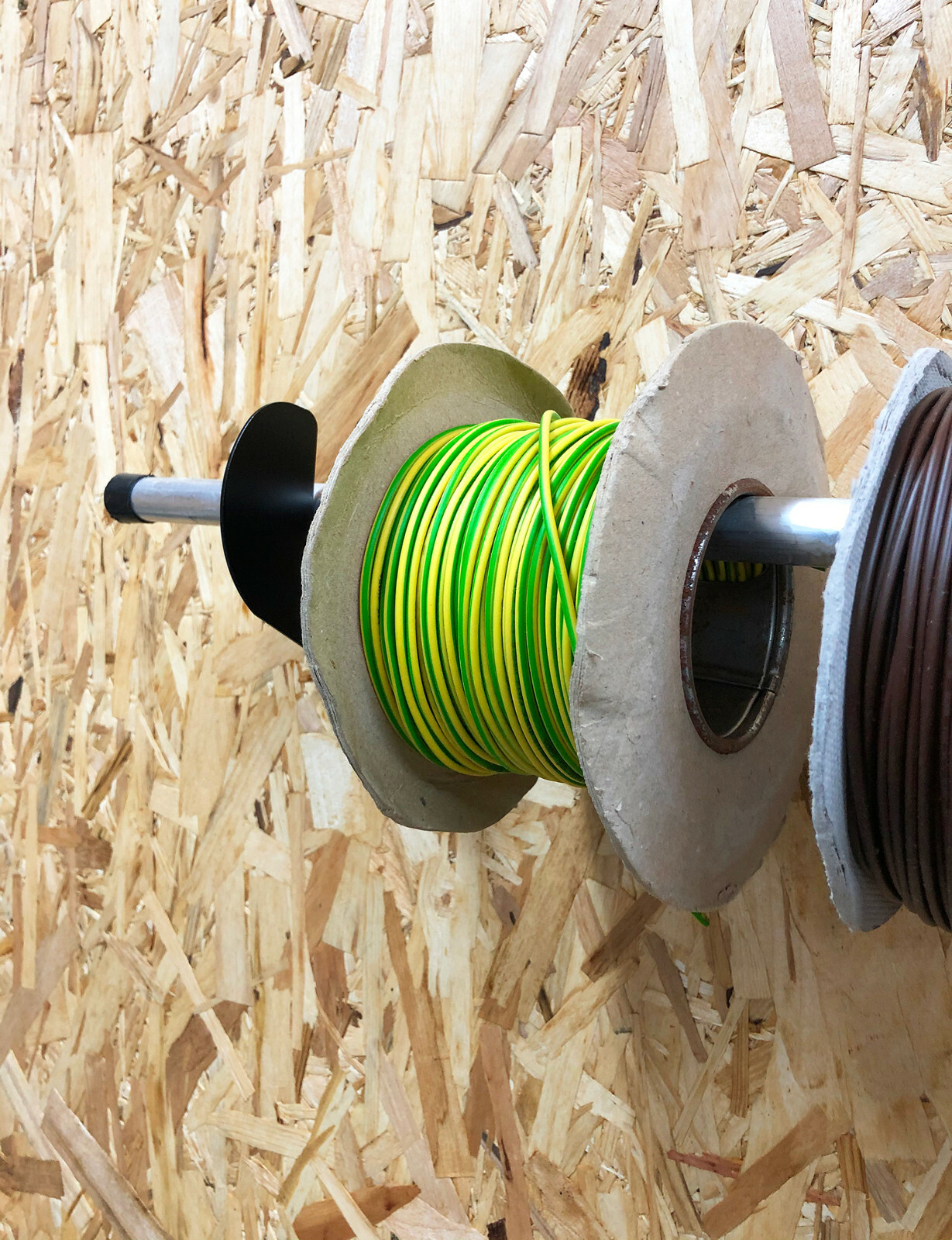 MegaMaxx Wall Mounted Electrical Cable Wire Reel Dispenser (2 Sizes