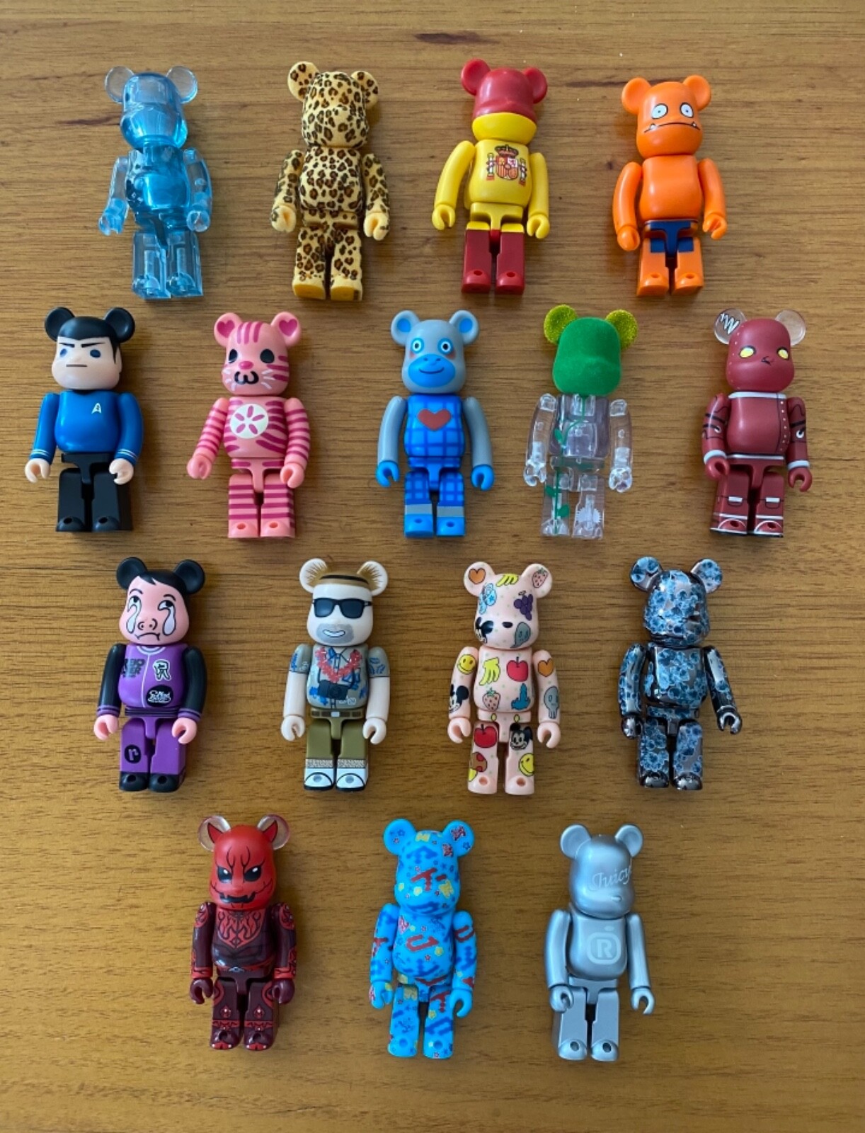 Medicom Bearbrick 100% Series 19 - 16 Figures including 7 Medicom Bearbrick 100% Series 19 - 16 Figures including 7