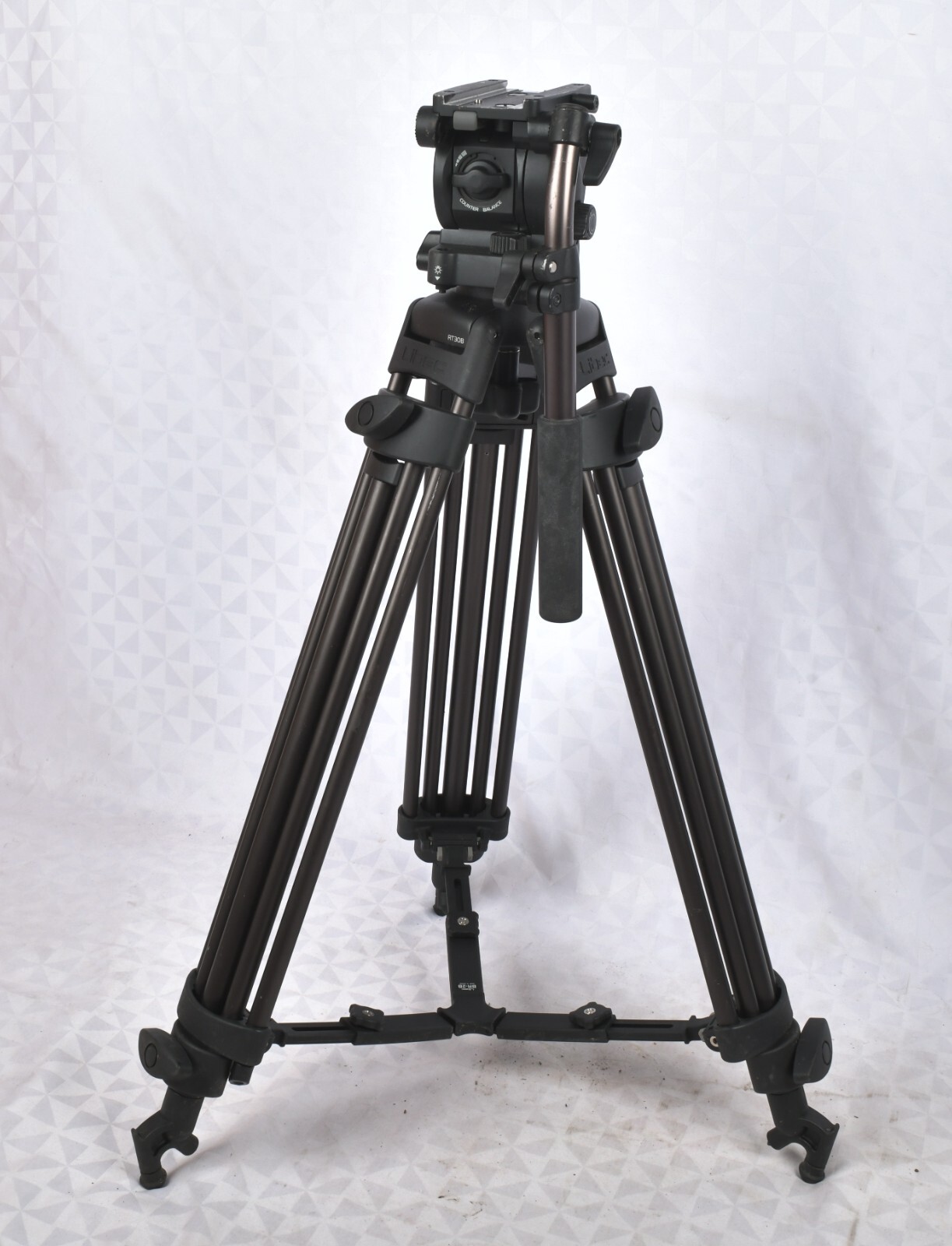 Libec RT30B 3-Section Tripod w/ Libec RH25R Fluid Head NO Libec RT30B 3-Section Tripod w/ Libec RH25R Fluid Head NO