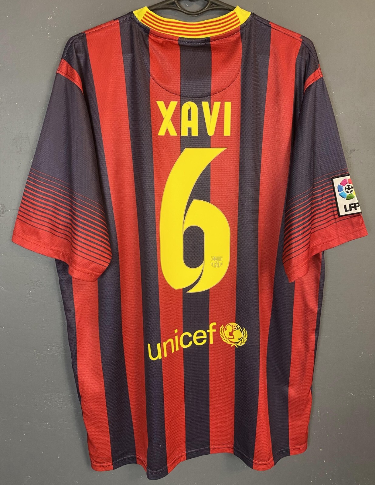 【レア】FC Barcelona XAVI シャビ ユニフォーム 2001/02 FC Barcelona Jersey Xavi #6 - (S) – totalJerseys