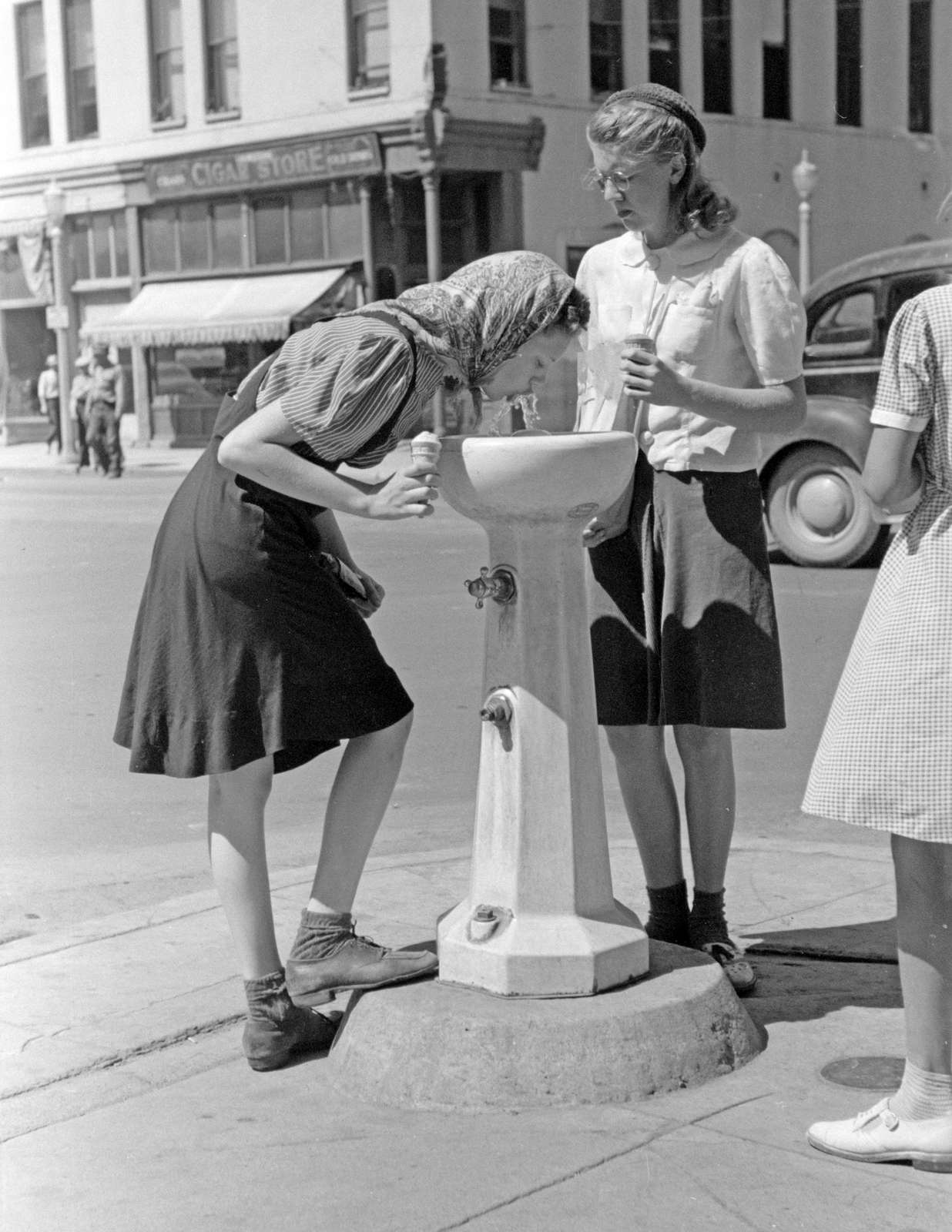 1941 At the Water Fountain, Caldwell, Idaho Vintage Old Photo 8.5" x 11" Reprint
