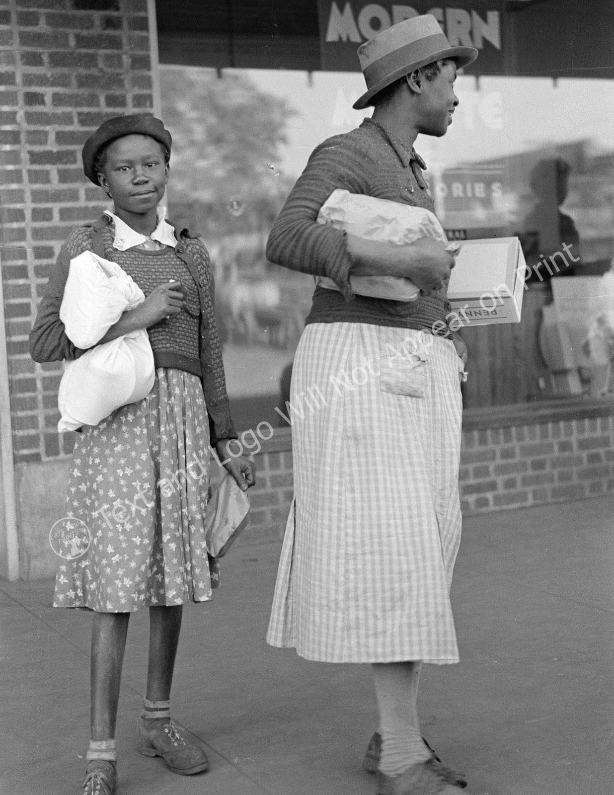 1939  Shopping, San Augustine, TX Old Photo 8.5" x 11" Reprint