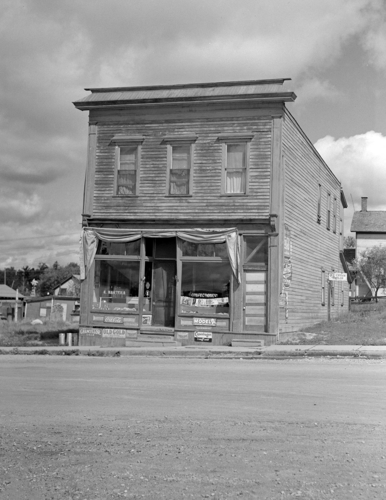 1937 General Store, Saint Louis County, Minnesota Old Photo 8.5" x 11" Reprint