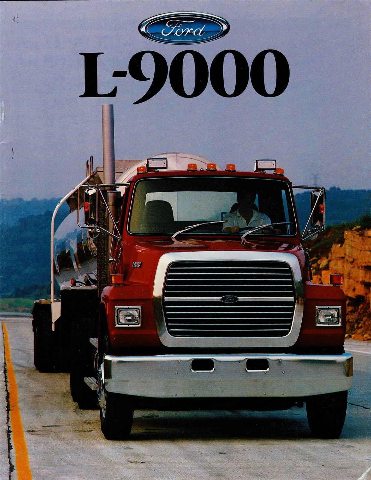 洋書 FORD TRUCKS SINCE1905 Standard Catalog of Light-Duty Ford Trucks 1905-2002