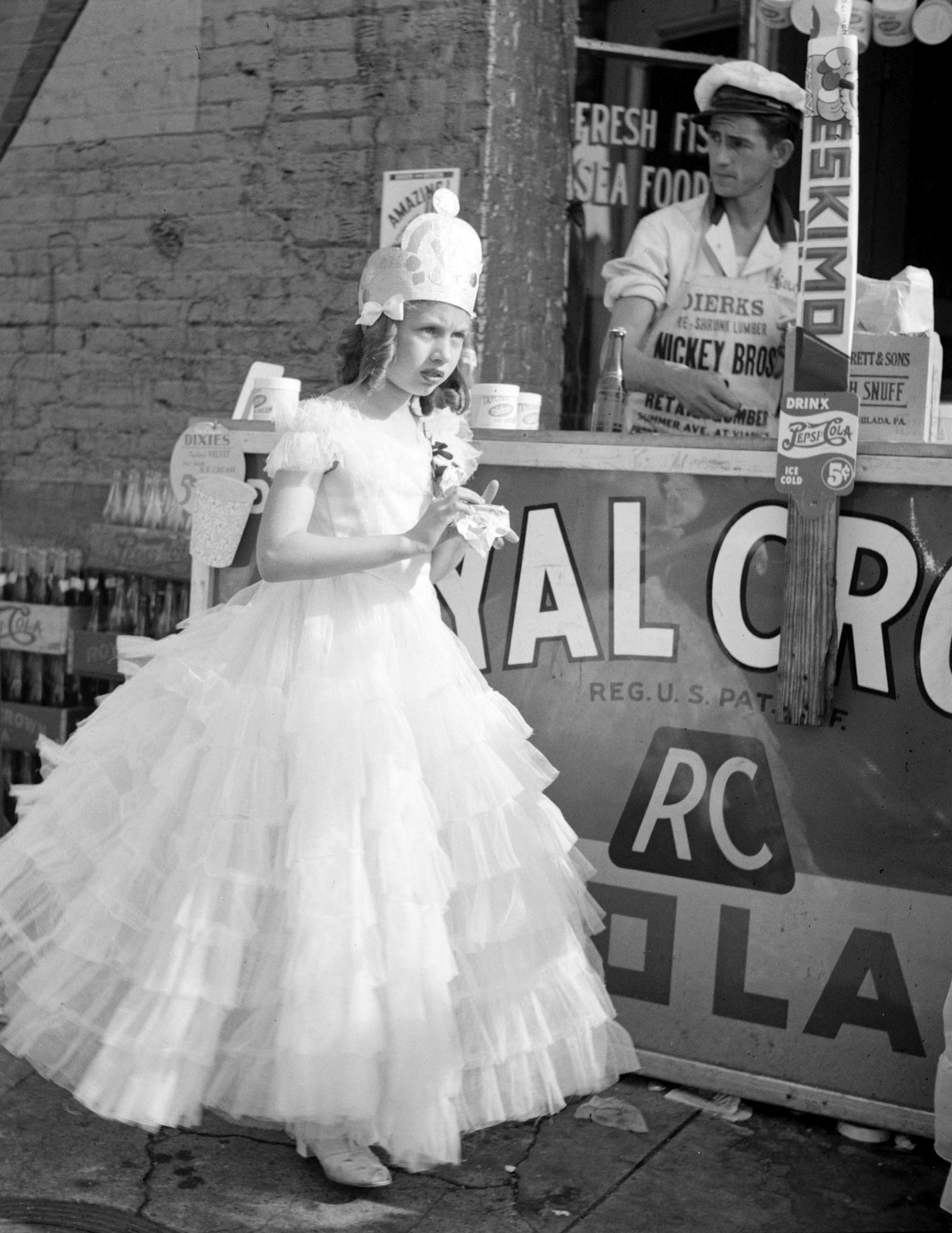 1940 Young Girl at the Cotton Carnival, Memphis, TN Old Photo 8.5" x 11" Reprint
