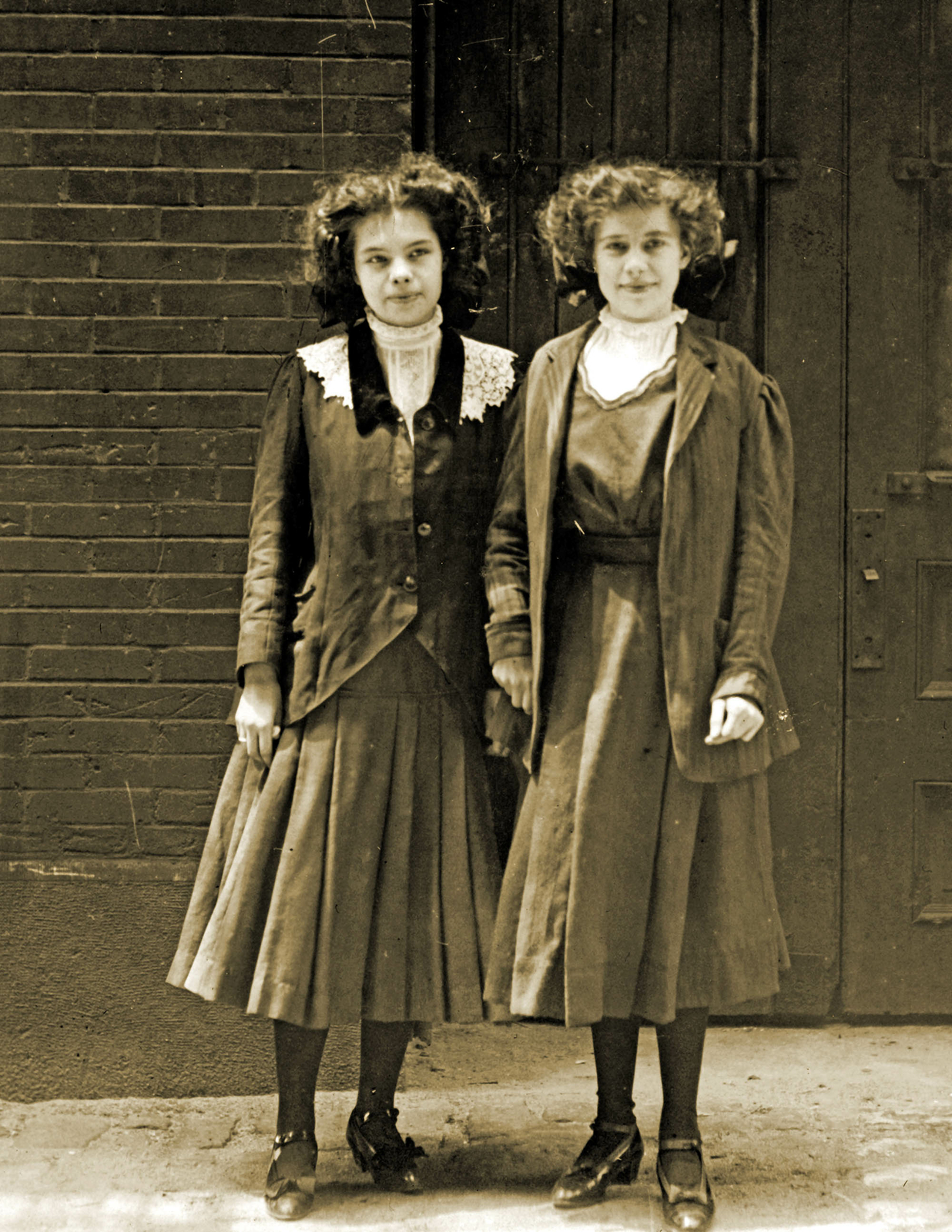 1910 Inland Type Foundry Girls, St Louis, Missouri Old Photo 8.5" x 11" Reprint