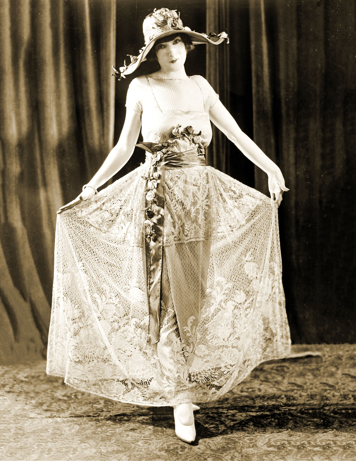 1925 Yvonne Routon Vintage Old Photo 8.5