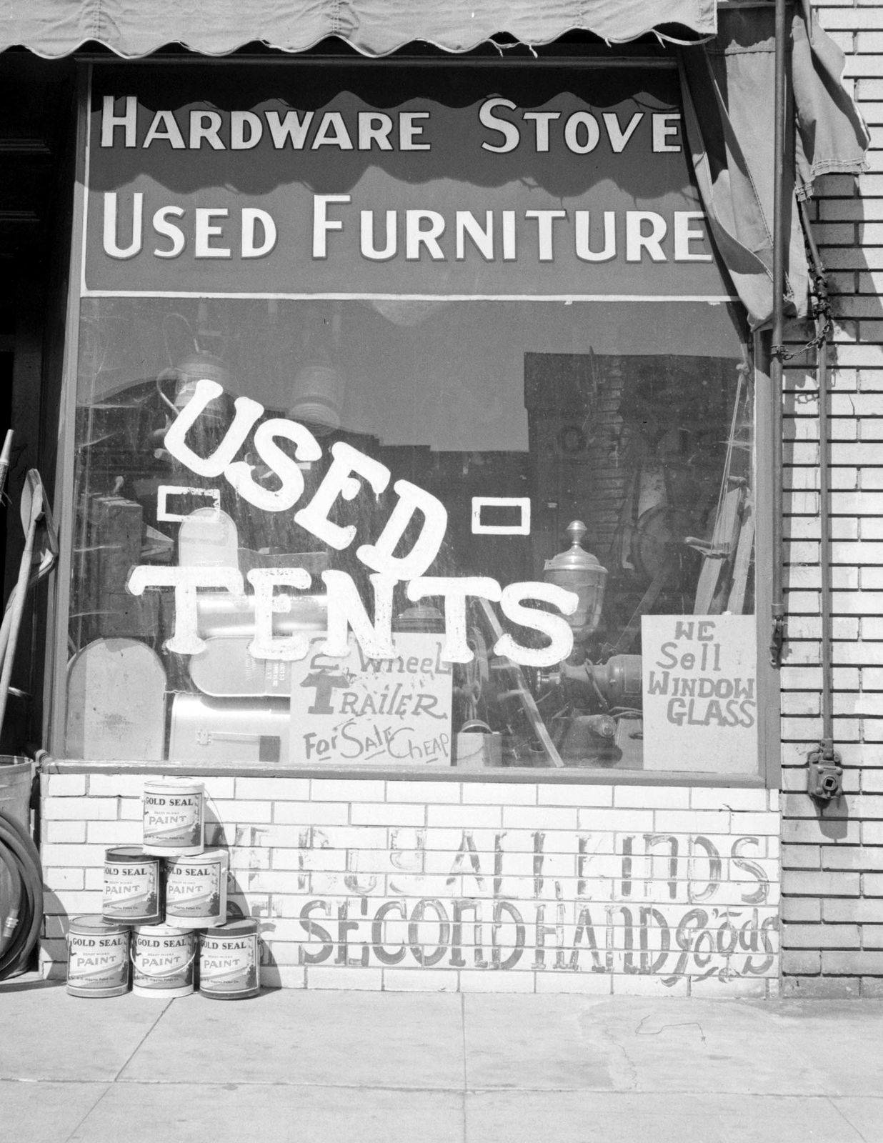 1939 Used Furniture Store, Fresno, California Old Photo 8.5" x 11" Reprint
