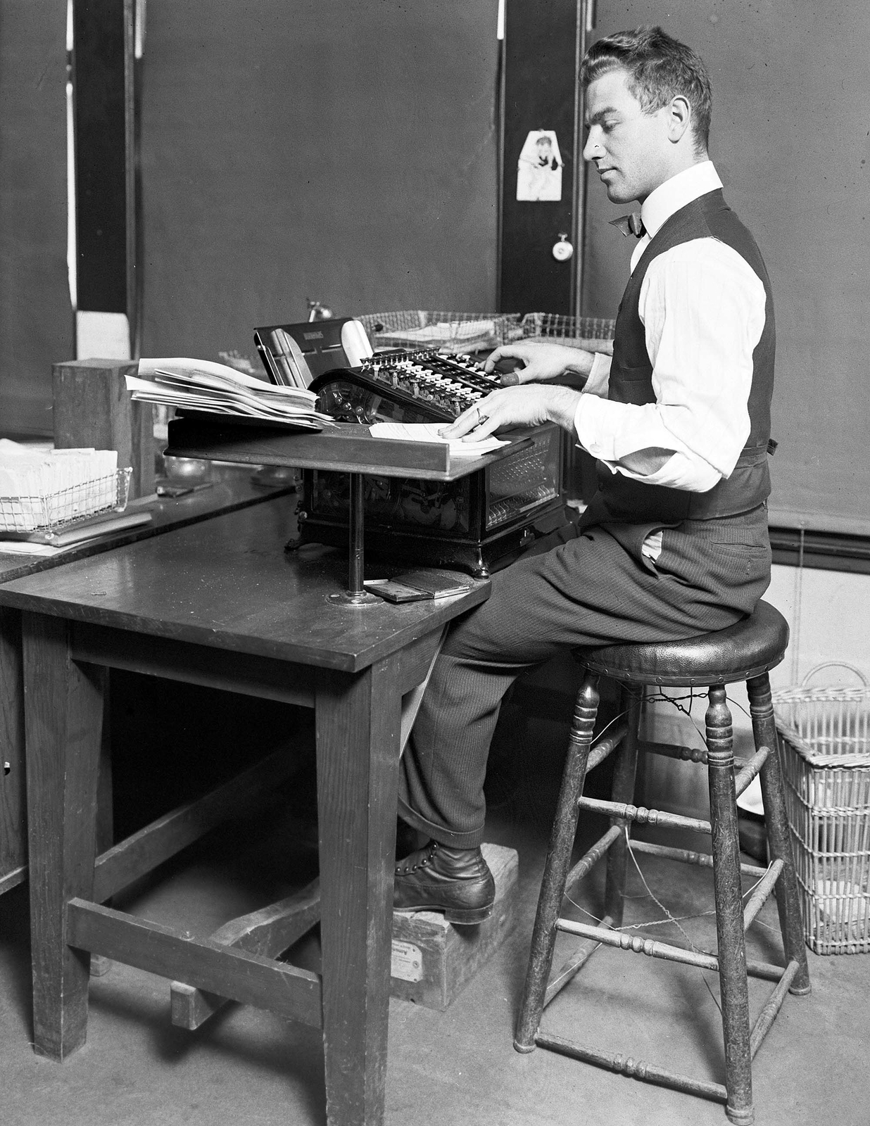 1915 Worker Using an Adding Machine, Seattle, WA Old Photo 8.5" x 11" Reprint