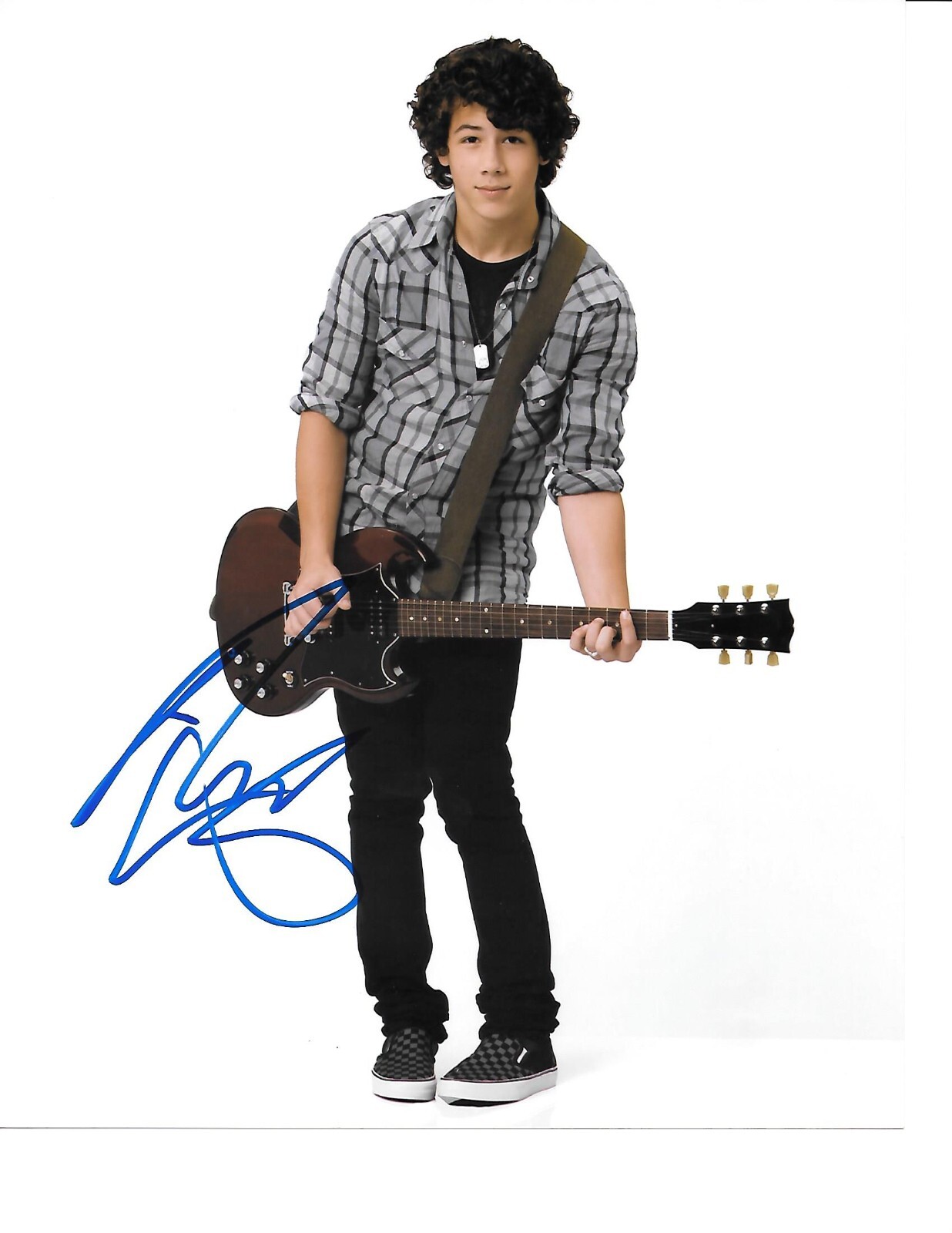 NICK JONAS SIGNED JONAS BROTHERS SIGNED WITH GUITAR 8X10 COA