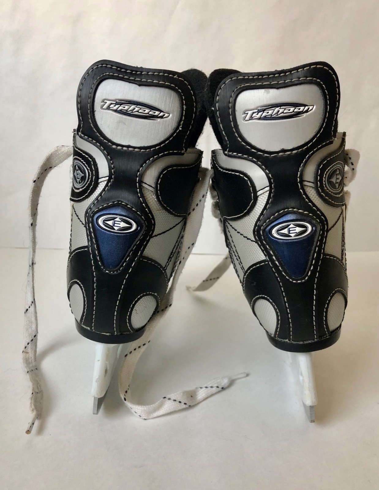 Easton Typhoon Hockey Ice Skates 9Y Silver Black Blue