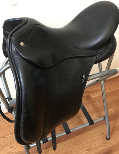 Schleese Infinity II Plus Dressage Saddle 17” MW With Flair Air Panels