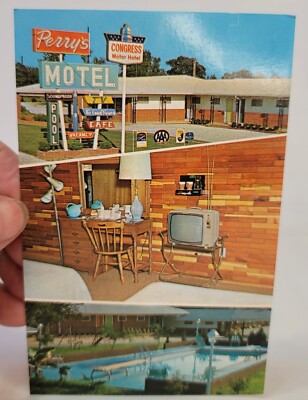 Perry's Congress Motel Perrytown, Arkansas Postcard 3 1/2 in x 5 1/2 in