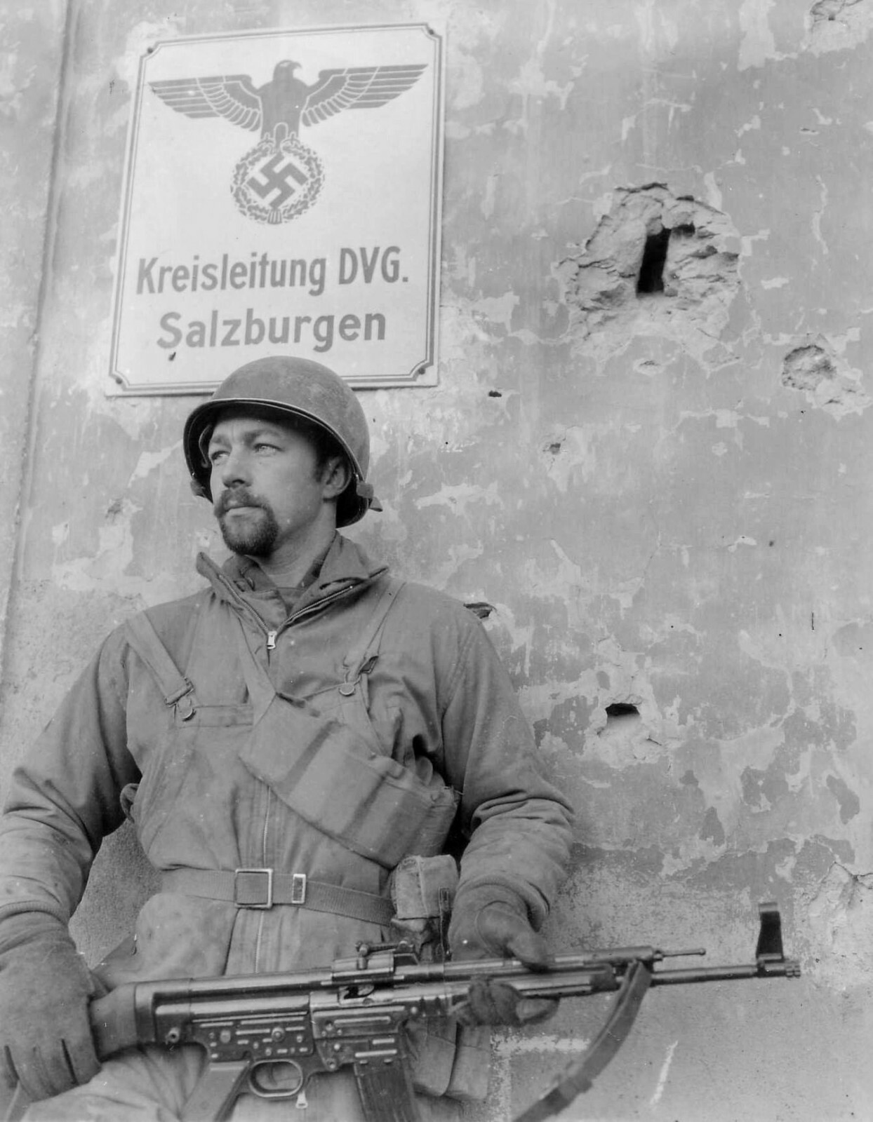 WW2 WWII Photo US Army GI with German Stg44 Rifle Salzburg