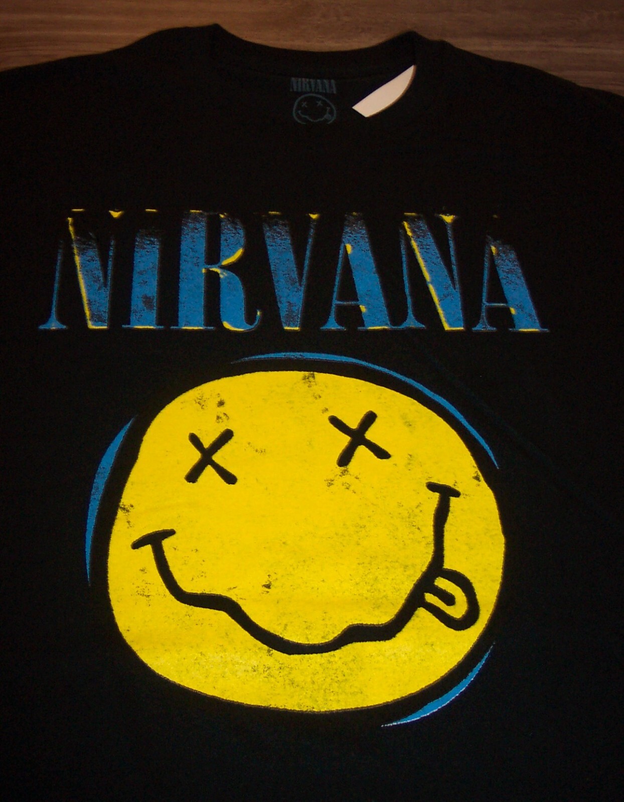 VINTAGE STYLE NIRVANA SMILEY FACE T-Shirt Band MENS SMALL VINTAGE STYLE NIRVANA SMILEY FACE T-Shirt Band MENS SMALL