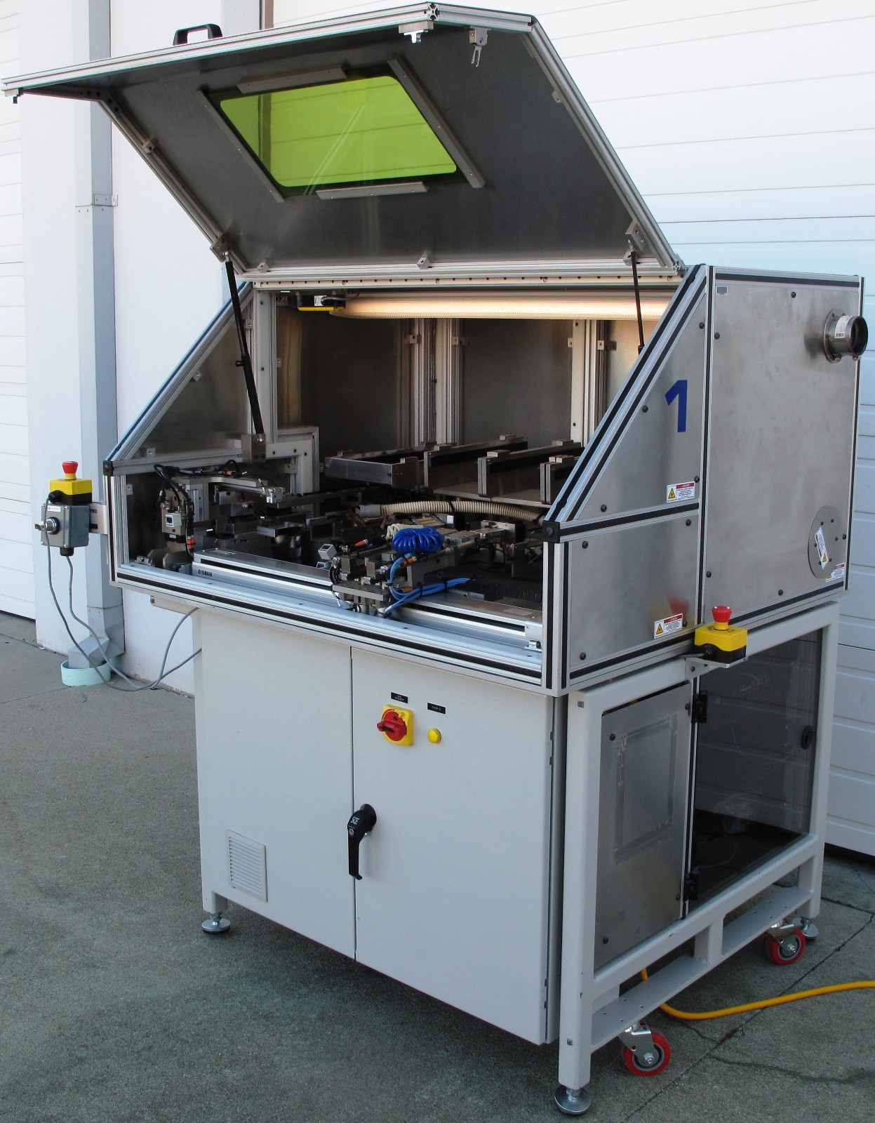 General Dynamics Adaptek Laser Marking Machine with Yamaha F1030-900 Robot SR1-X