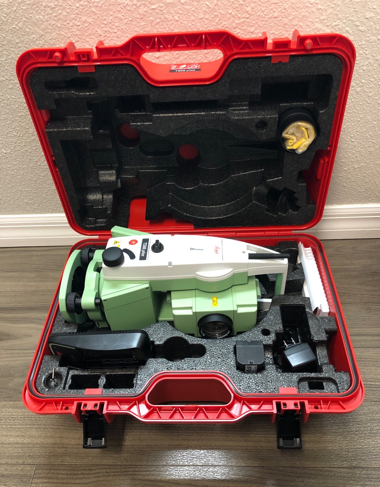 Leica TS06 Plus 3'' R500 Reflector-less Total Station, For Surveying