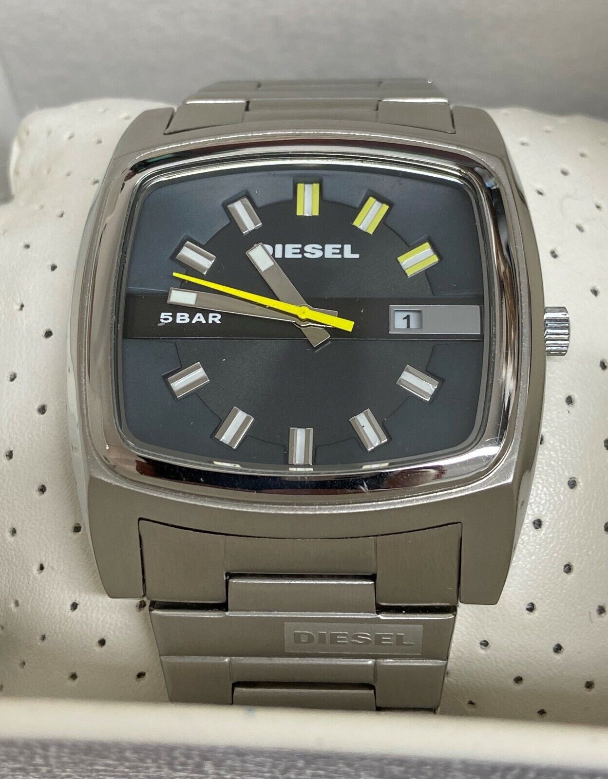 Diesel Stainless Steel Bracelet Men's Analog Quartz Watch Diesel Stainless Steel Bracelet Men's Analog Quartz Watch