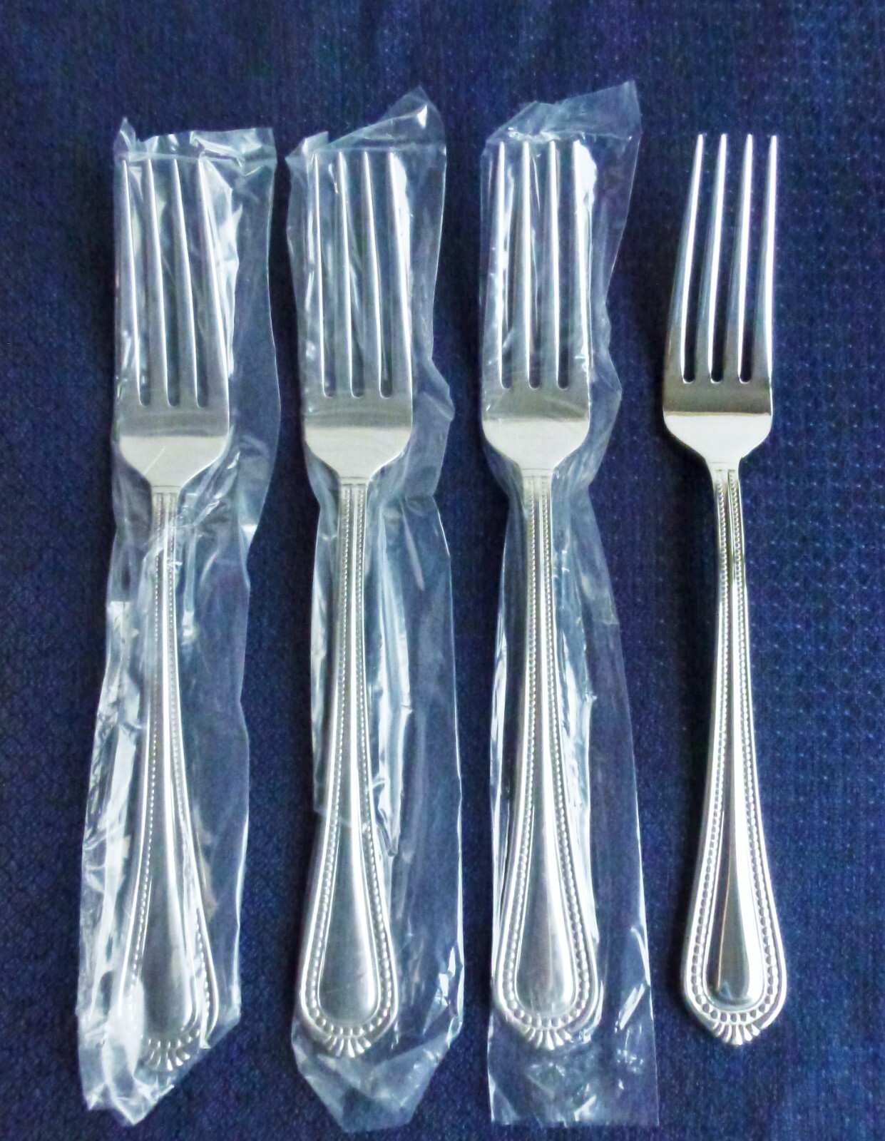 New Mikasa REGENT BEAD Set of 4 Dinner Forks 18/10 Stainless