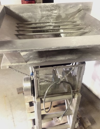 Vibrating Food Shaker Conveyor ,Stainless 18