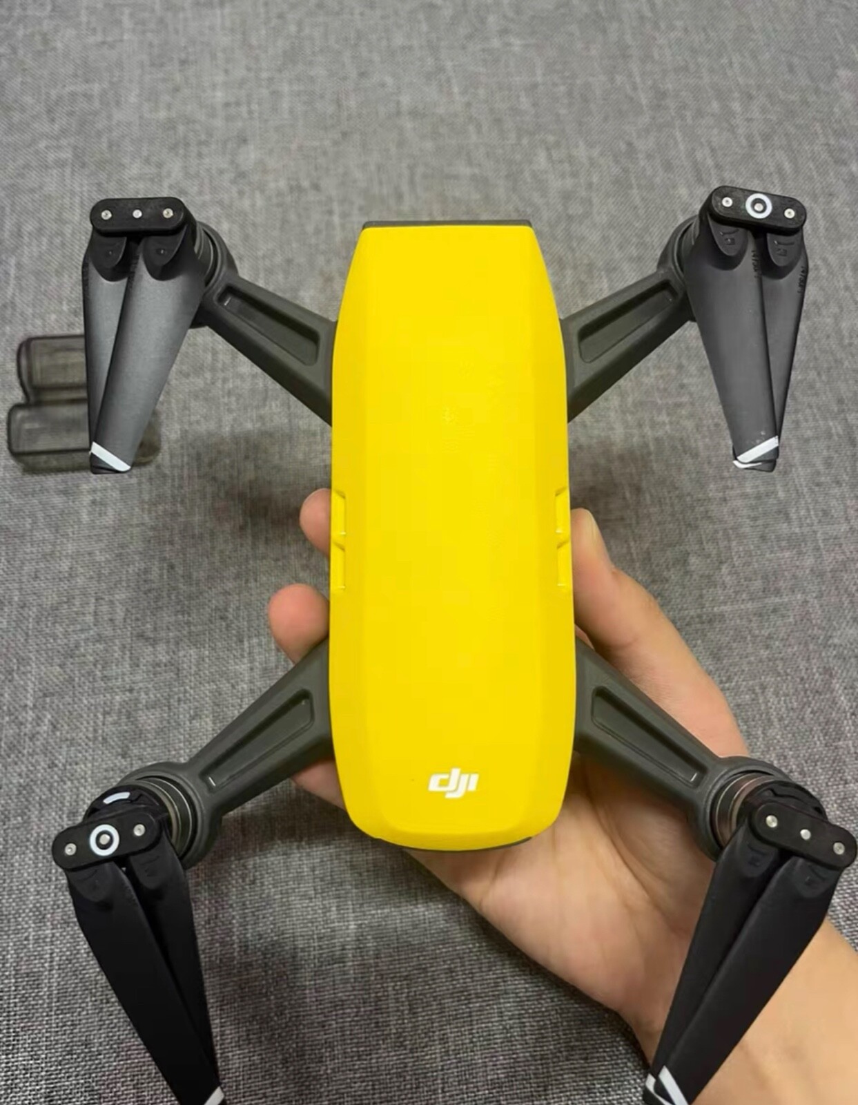 ドローンDJISPARKセット ドローン DJI Spark フルセット（黄色