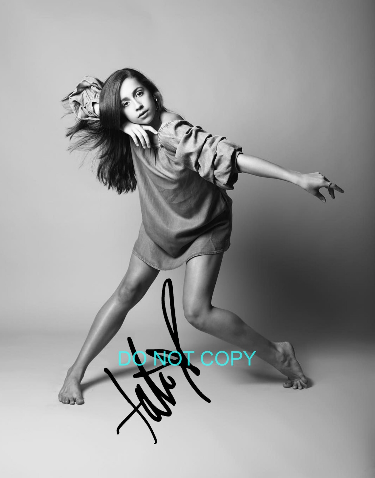 未再生 TATE MCRAE 直筆サイン入り SO CLOSE TO WHAT Tate McRae So Close To What Alternate Cover Signed Poster