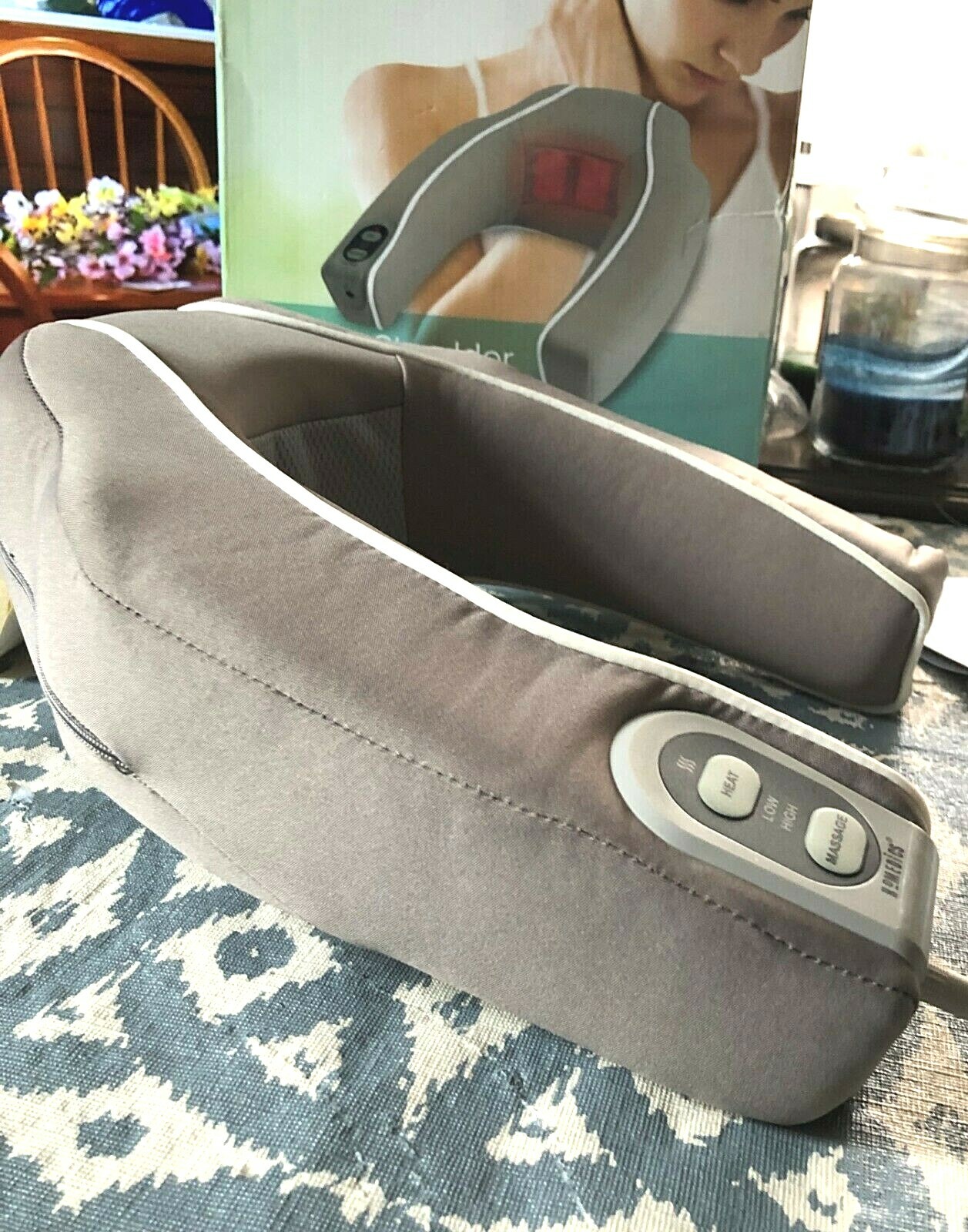 Neck and Shoulder Massager with Heat 2 Speed Polyester Cover 4AA Batteries (n/i)