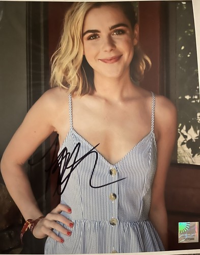 Kiernan Shipka / Sexy Chilling Adventure Sabrina Signed