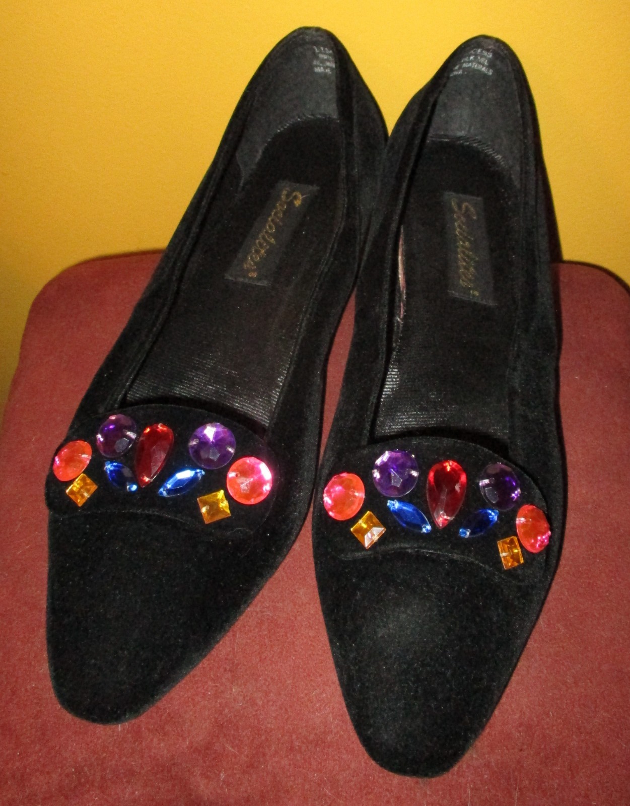 SOCIALITES Womens Vtg 80s Black Velvet Flat Slip On Shoes Size 11 Gems Jewels